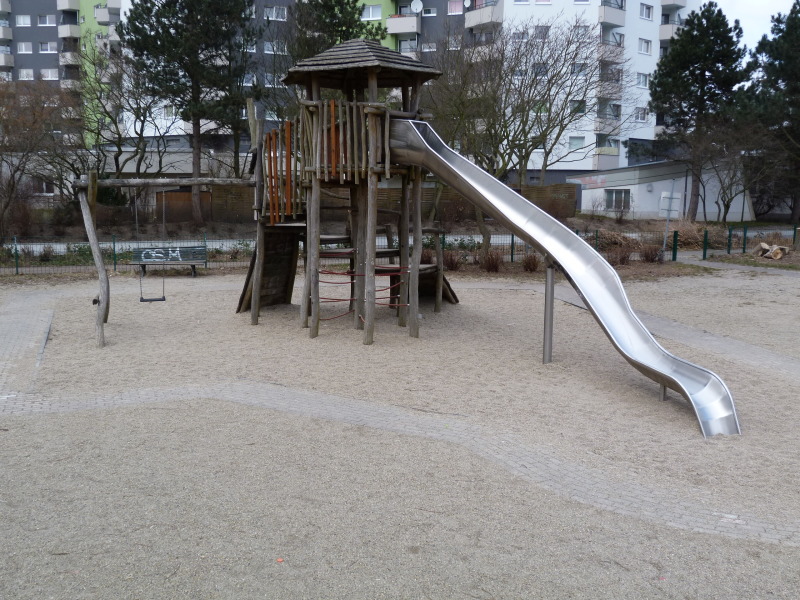 Spielplatz Senftenberger Ring 2