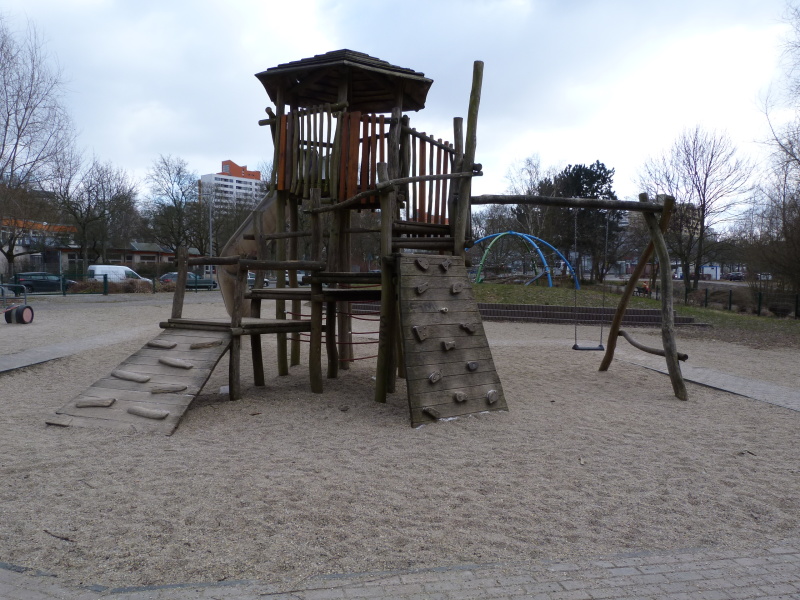 Spielplatz Senftenberger Ring 3