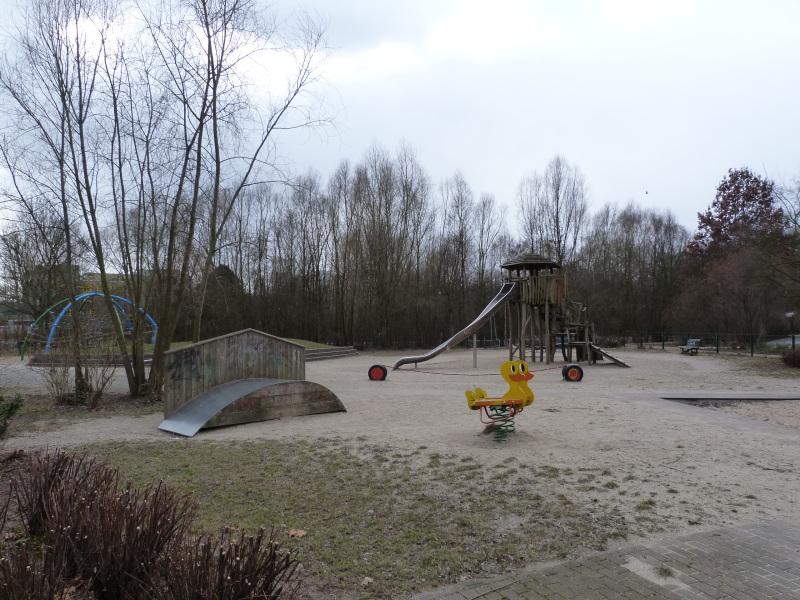 Spielplatz Senftenberger Ring 4