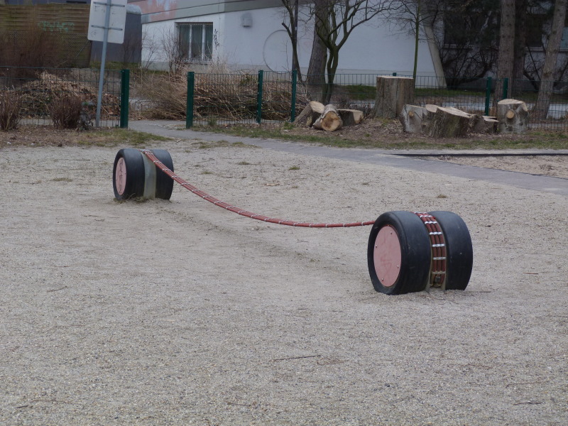 Spielplatz Senftenberger Ring 6