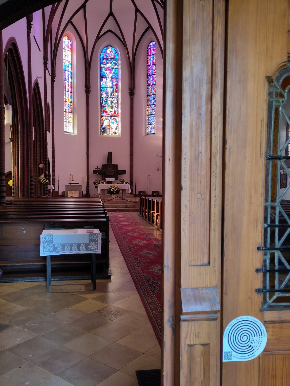 Offene Türen offene Herzen - Finde Gemeinschaft, finde Heimat in der Pfarrkirche Herz Jesu Bild: