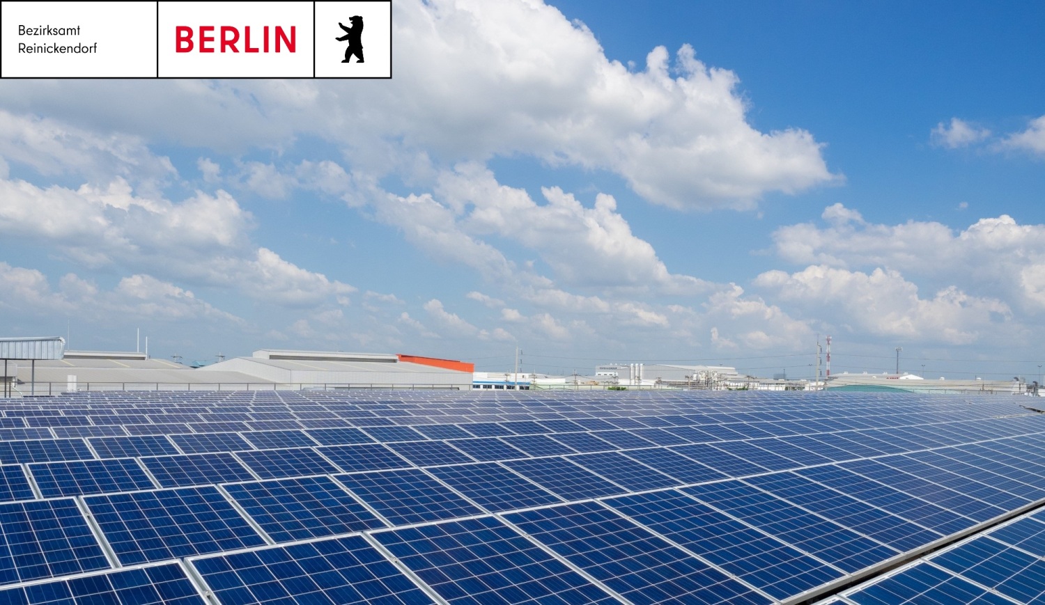 PV-Anlage auf Industriedach mit Logo Berlin Reinickendorf Variante 2