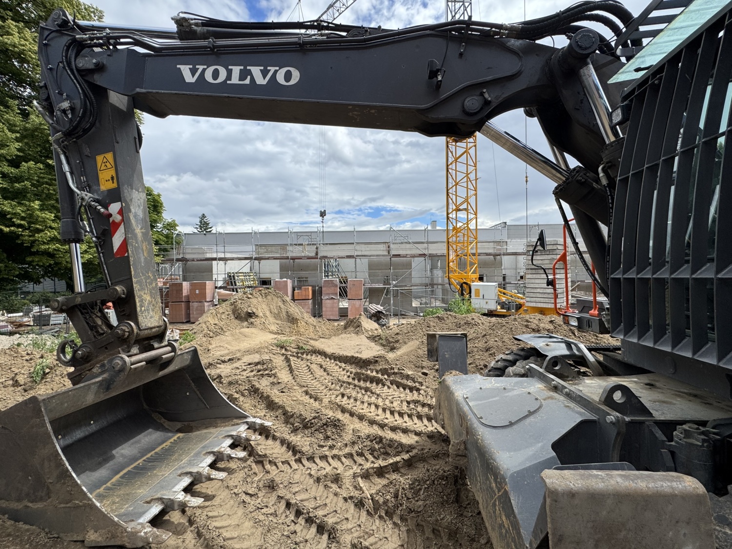 Bagger auf Baustelle