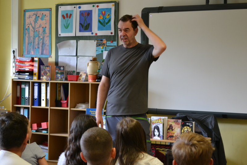 Boris Pfeiffer liest in der Grundschule an der Peckwisch