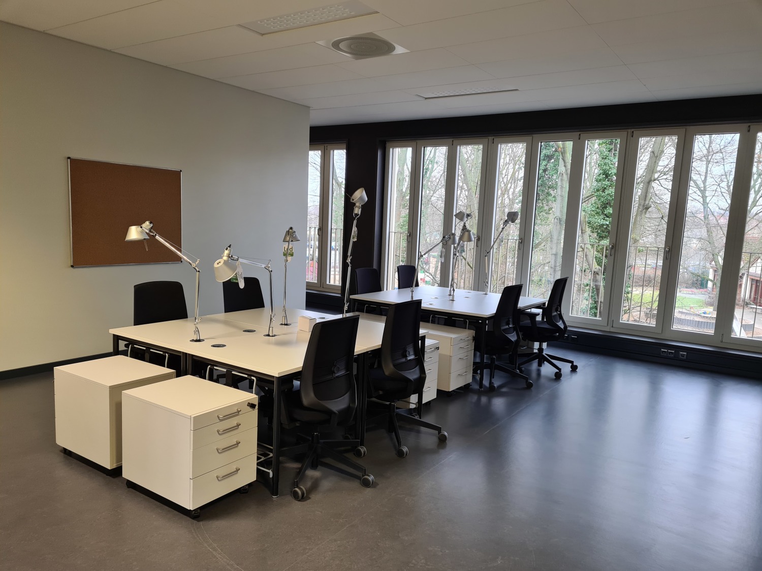 Lehrerarbeitsplatz im Erweiterungsbau Wolfgang-Borchert-Schule