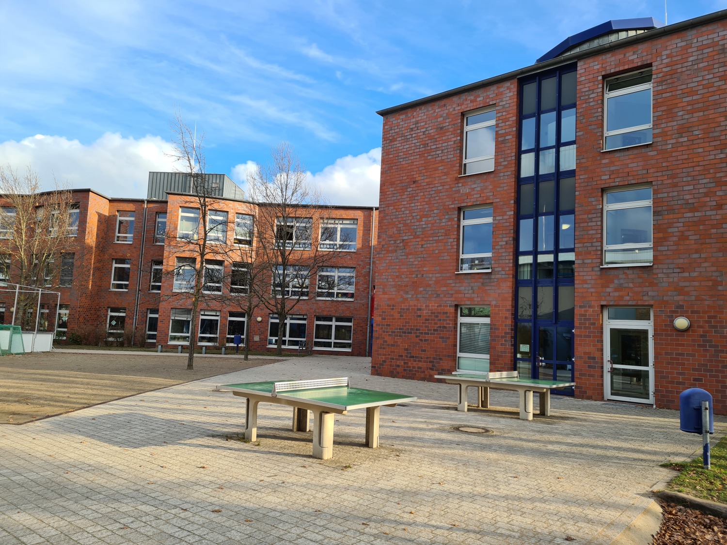 Schulhof Peter-Härtling-Grundschule