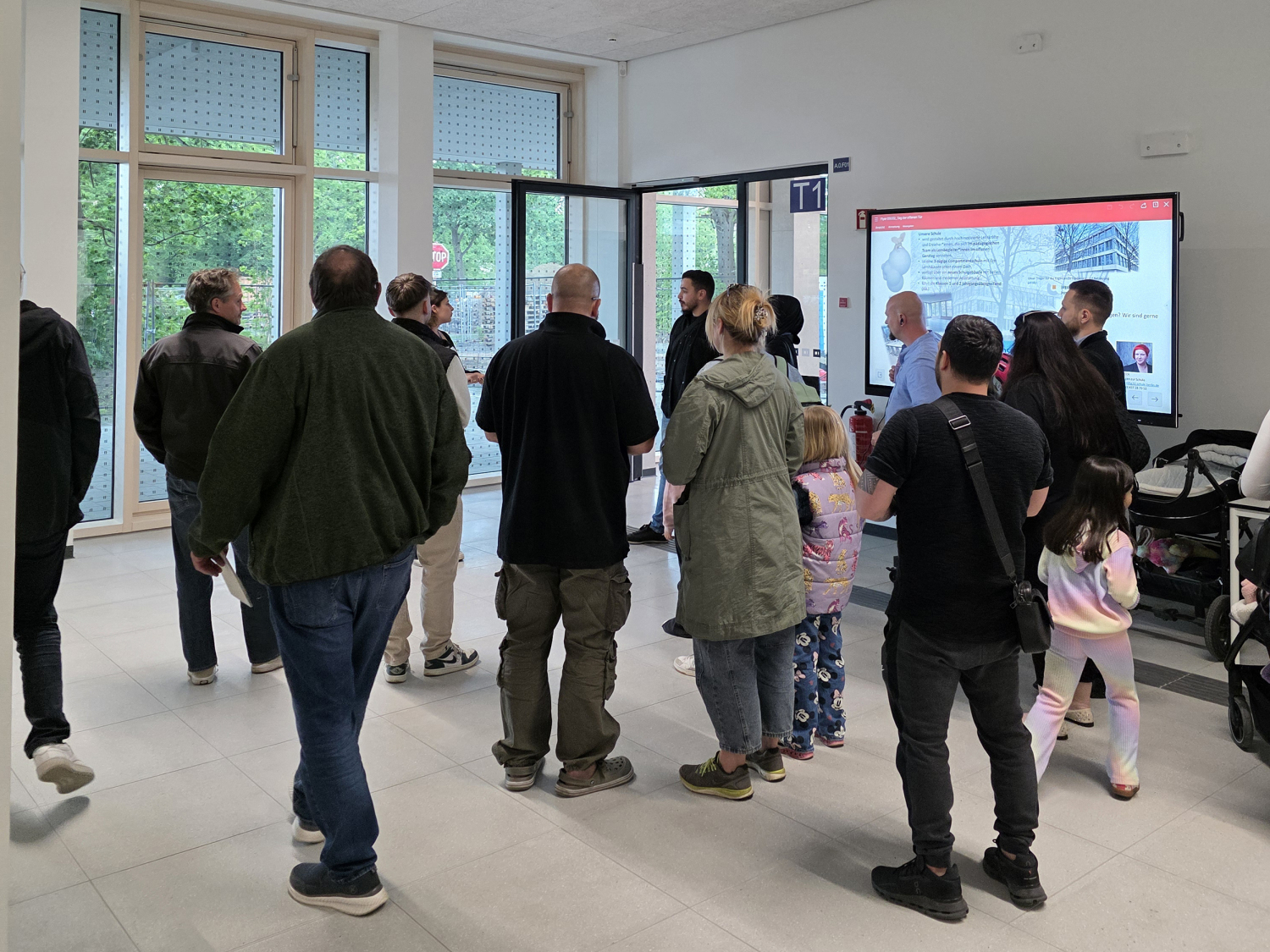 Besichtigung der neuen Grundschule am Fehrbelliner Tor 2