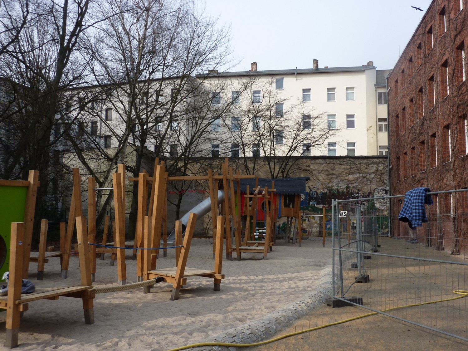 Schulhof Lynar-Grundschule nach der Sanierung