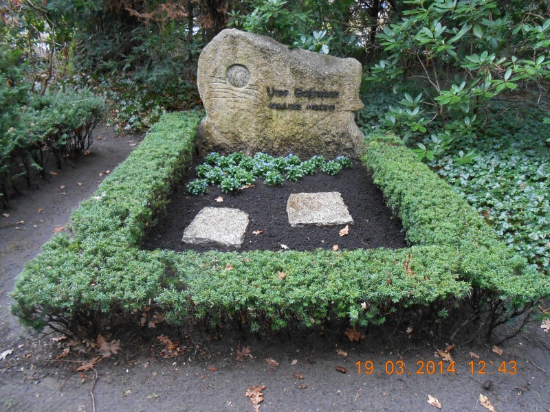 Ansicht des Ehrengrabes Uwe Gaßmann Friedhof in den Kisseln