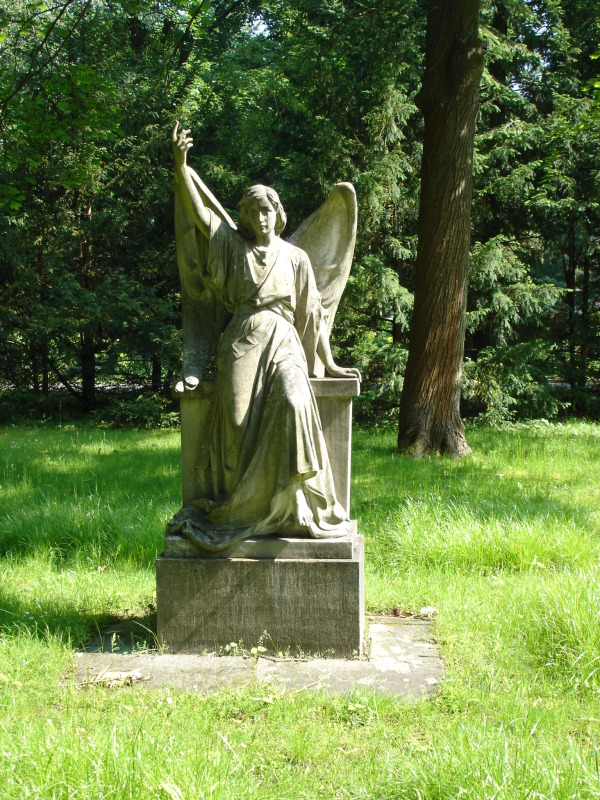 Engel Denkmal Friedhof in den Kisseln