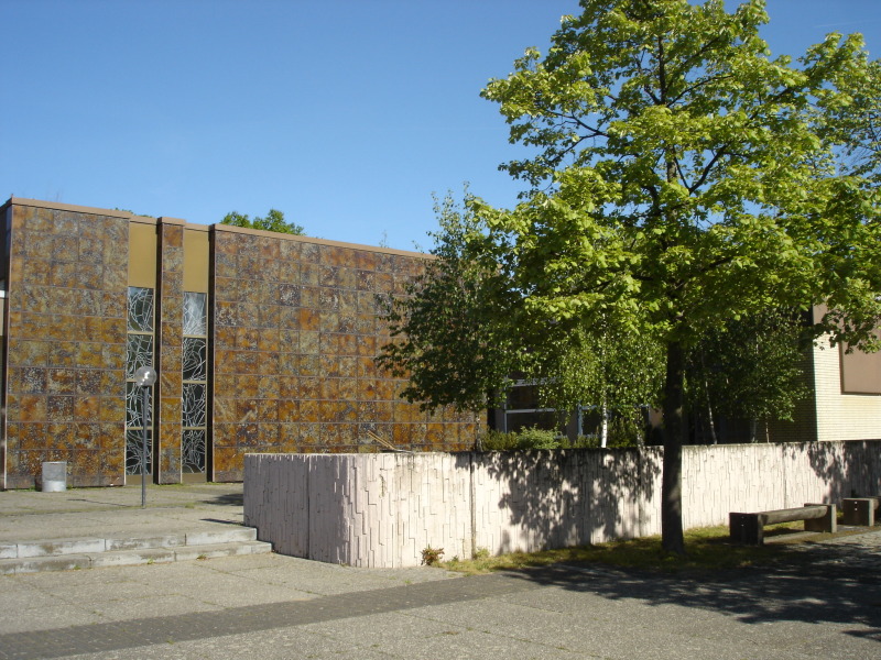 Gebäudeansicht der Feierhalle Friedhof Gatow, modern