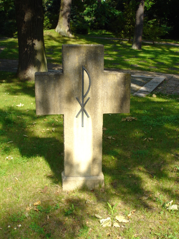 Ansicht eines Steinkreuzes, Friedhof in den Kisseln, Abteilung 51