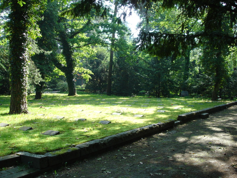 Ansicht von Kriegsgräbern aus dem 2. Weltkrieg, Friedhof in den Kisseln