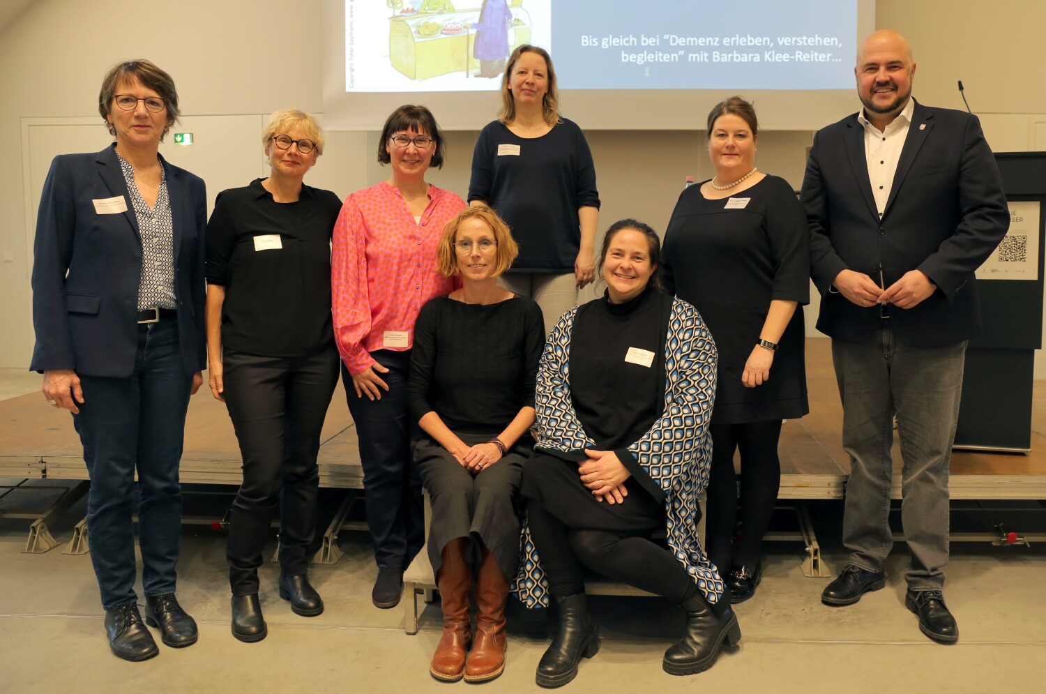 von links: Barbara Klee-Reiter, Tanja Franzke, Natascha Tegeler, Stefanie Gerber, Inga Freisleben, Sinja H. Meyer-Rötz, Franz Bewig am Spandauer Demenztag 05.12.2024
