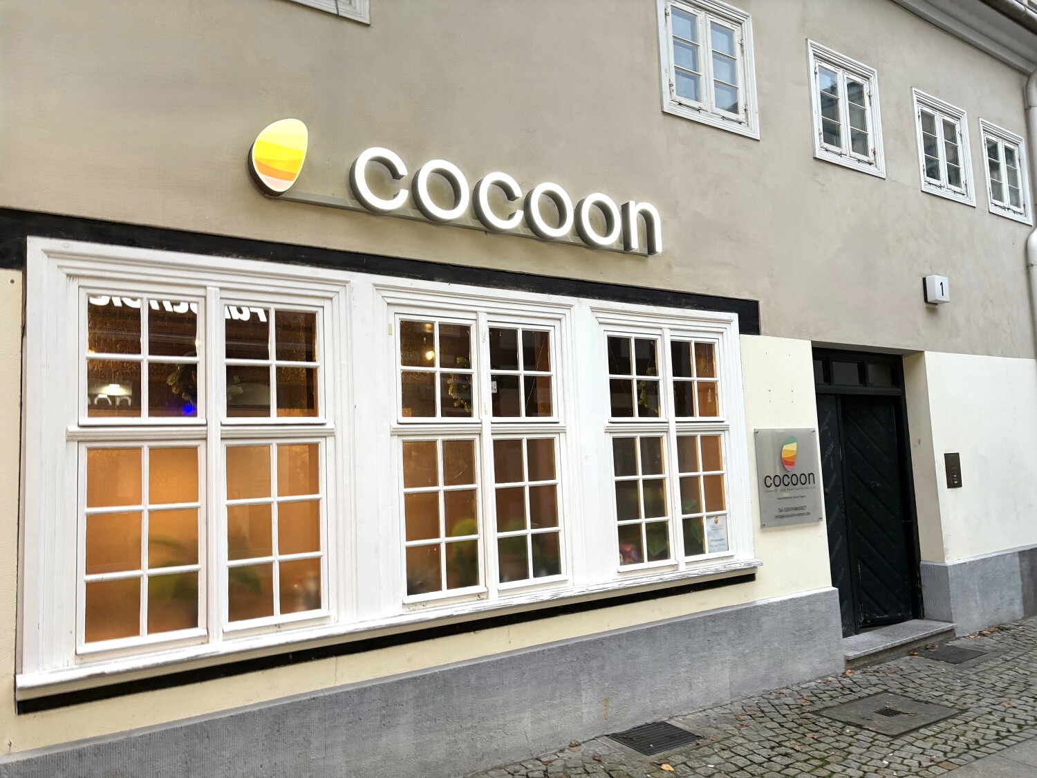 Neue Außenwerbung – Cocoon Jugend- und Familienhilfe, Marktstraße 1, 13597 Berlin