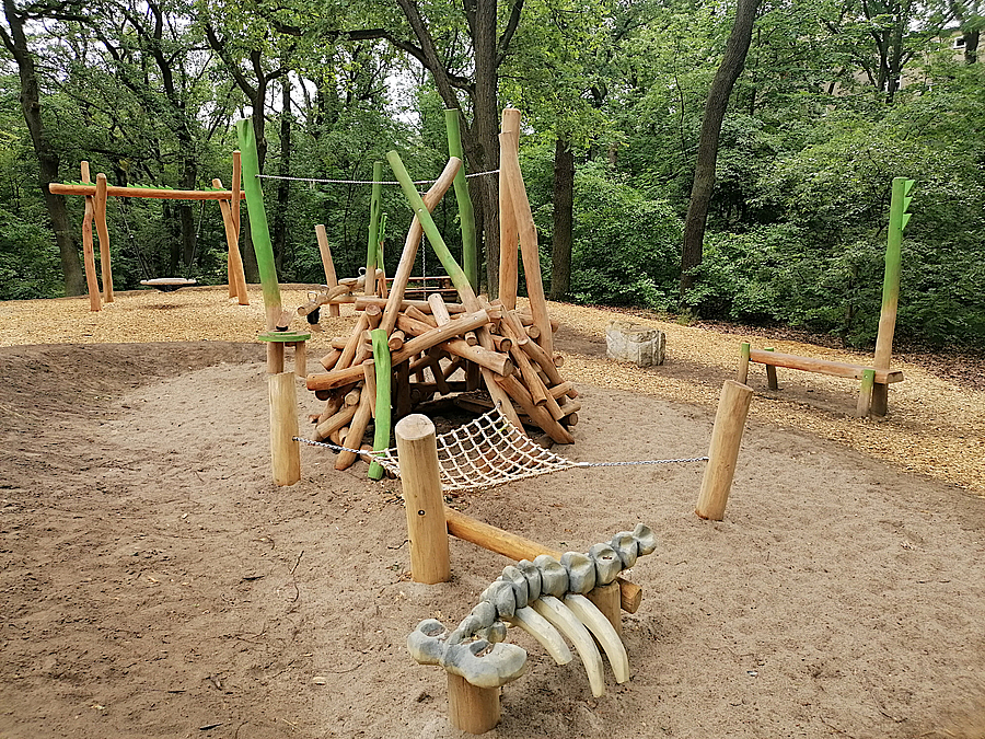 Spielgeräte auf dem Drachenspielplatz