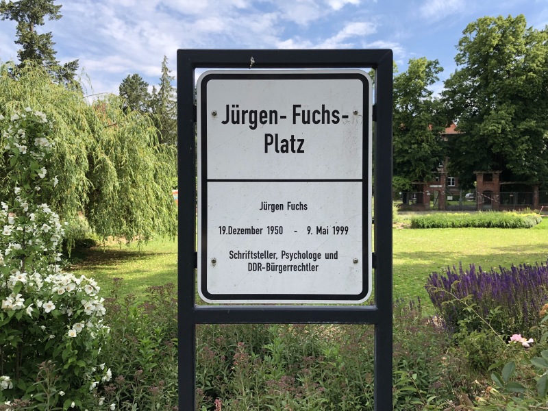 Neupflanzungen auf dem Jürgen-Fuchs-Platz in Dahlem