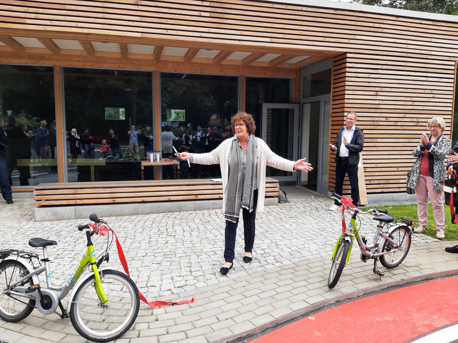 Bezirksstadträtin Maren Schellenberg bei der Einweihung der Jugendverkehrsschule Steglitz