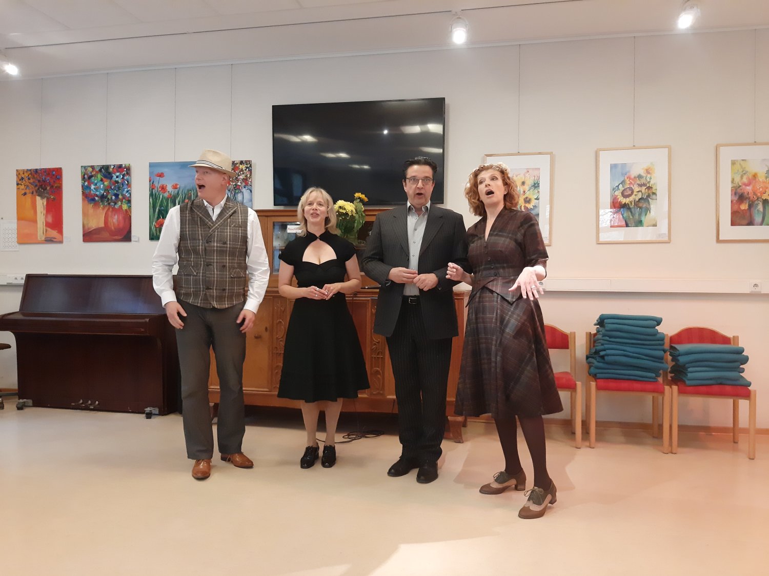 Die Band Berlin S4 gibt ein Ständchen zur Einweihung des Hans-Söhnker-Hauses