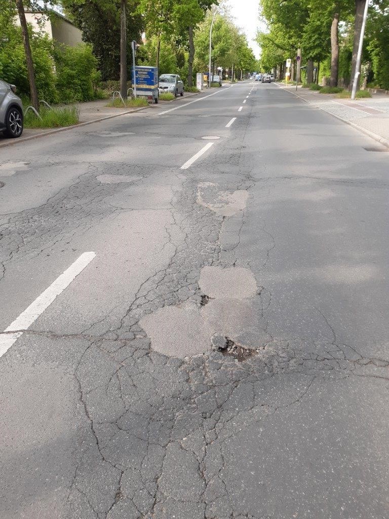 Fahrbahnzustand Blickrichtung Wismarer Straße (Zehlendorf)