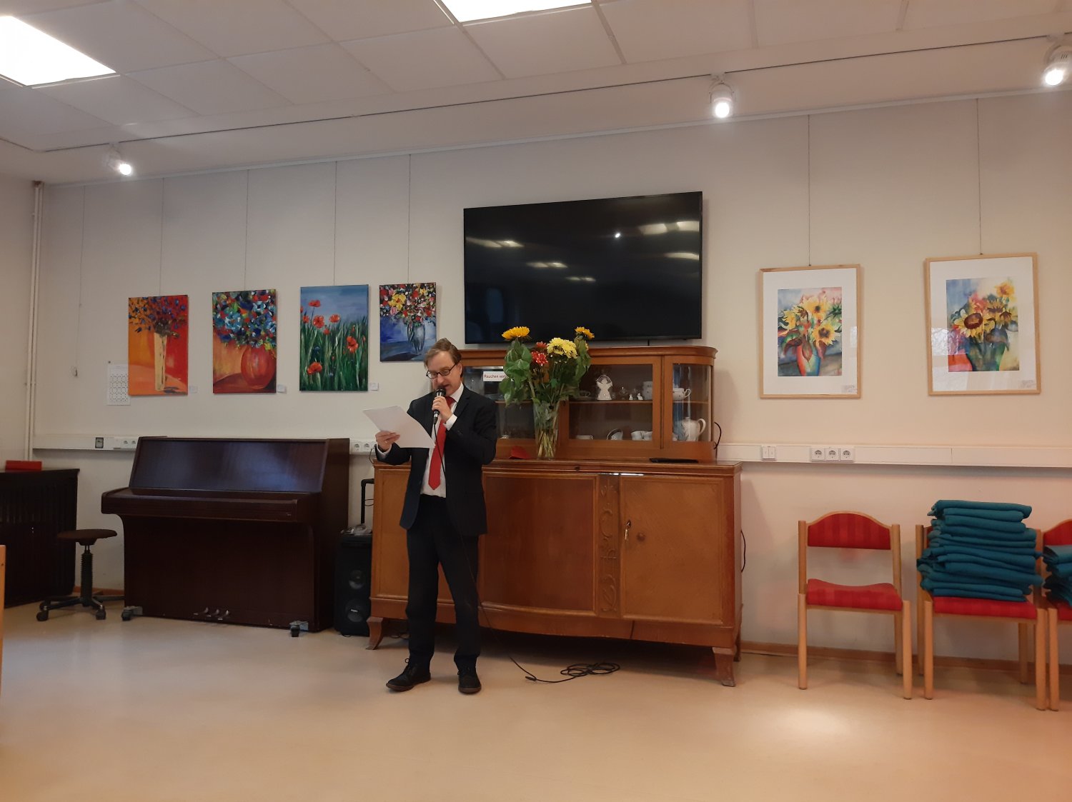 Bezirksstadtrat Michael Karnetzki bei seiner Rede zur Einweihung des Hans-Söhnker-Hauses