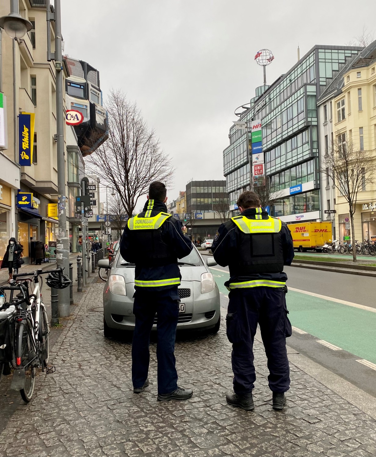 Mitarbeitende des Ordnungsamtes auf der Schloßstraße