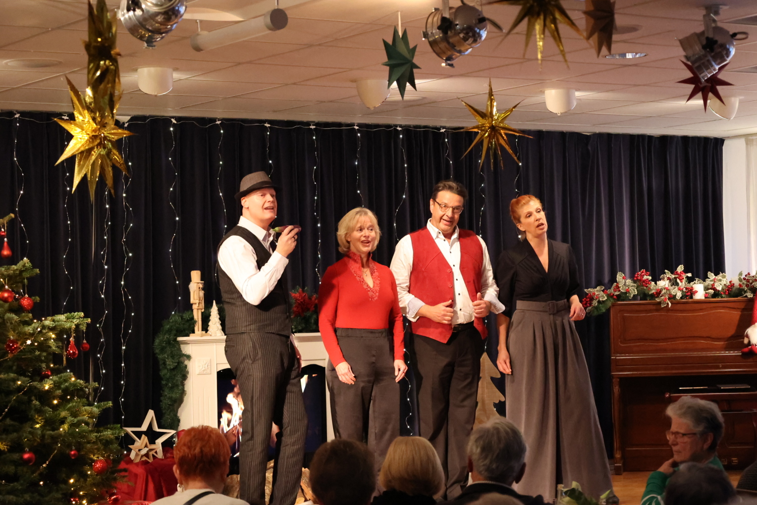 Die Musik-Gruppe "A- cappella-Ensembles Berlin´s" bei ihrem Auftritt auf der Bühne