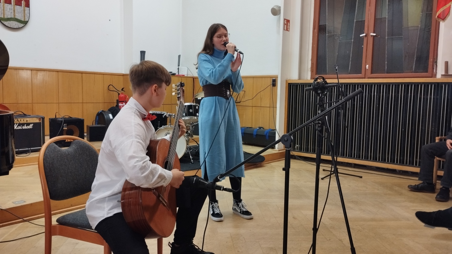 Marharyta Tytarenko & Mariia Yermakova (Gitarre & Gesang), 1. Platz sowie Sonderpreis Esemble Jazz, Rock, Pop