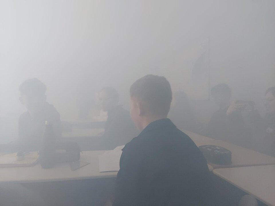 Schulraum im Nebel, Experiment zum Lüftungsverhalten