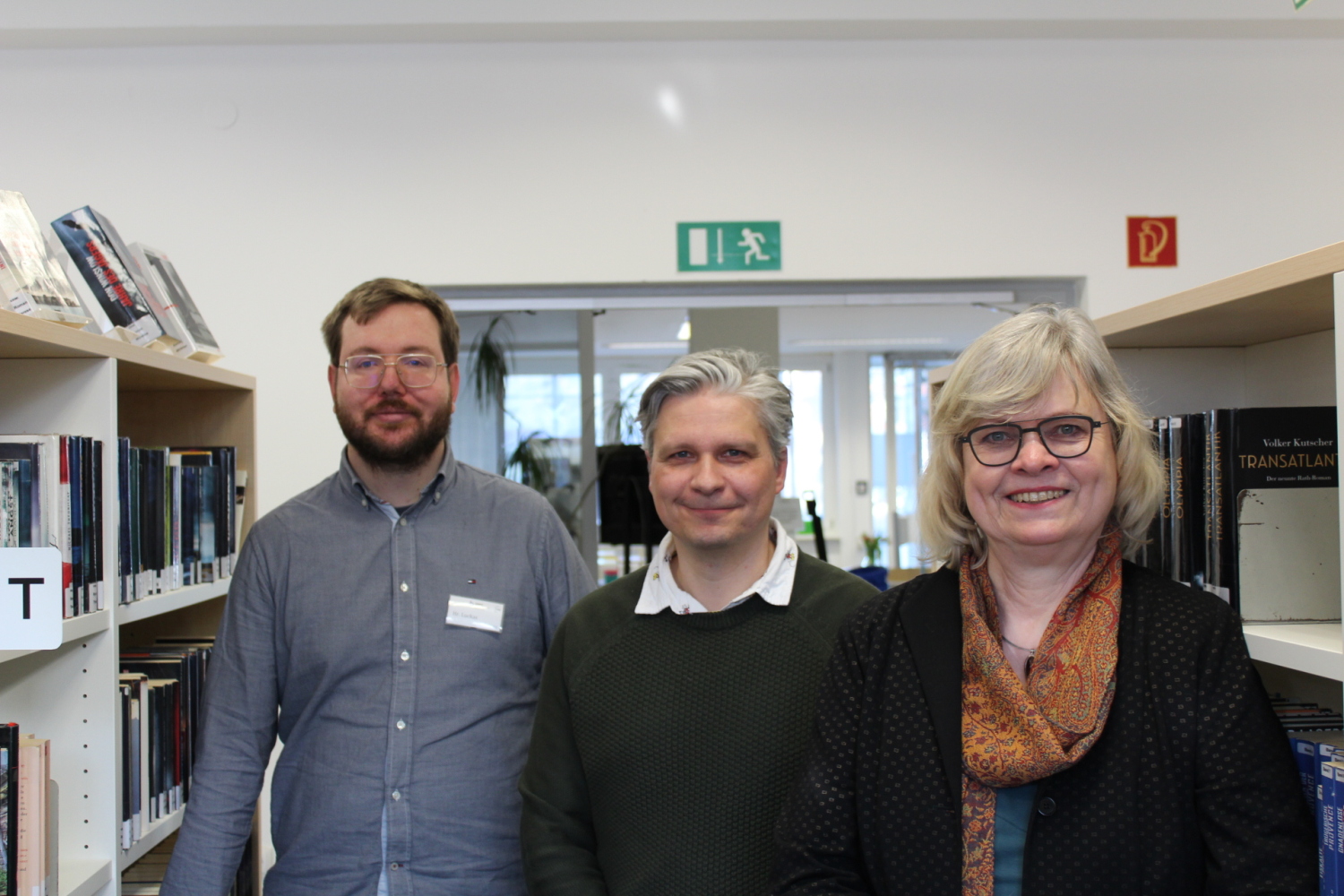 v.l.n.r.: Herr Luckas, Leiter der Gottfried-Benn-Bibliothek, Herr Gehring, Fachbereichsleiter der Bibliotheken, und Frau Cerstin Richter-Kotowski, Stellvertretende Bezirksbürgermeisterin und Bezirksstadträtin für Bildung, Kultur und Sport