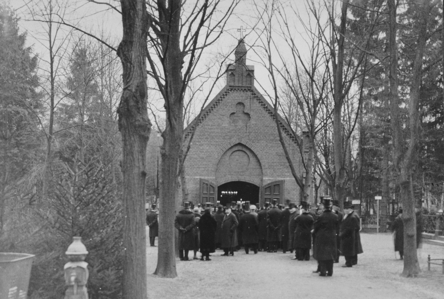 Archivbild der Kleinen Kapelle auf dem Friedhof Zehlendorf in der Onkel-Tom-Straße