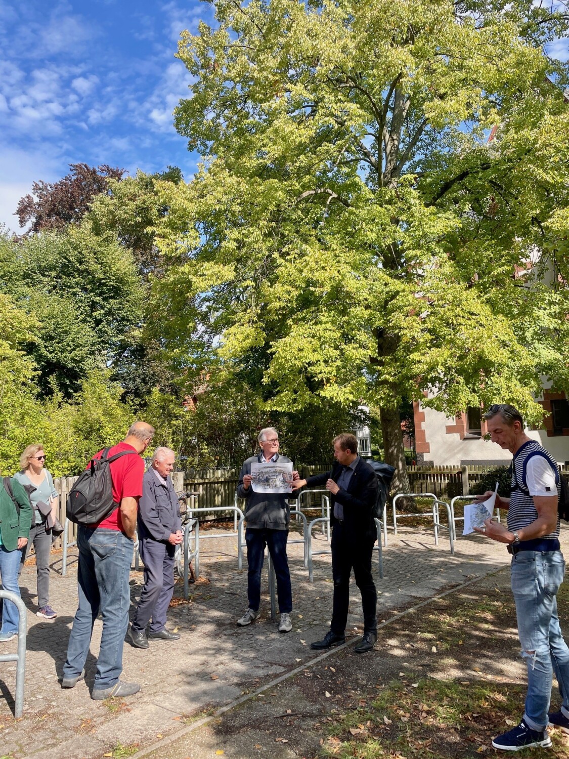 Herr Steinhoff erläutert die Schadow-Gymnasium-Bauvorhaben