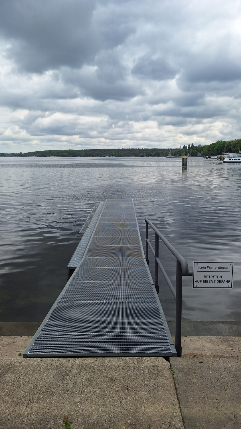 Neuer Uferpark an der Ronnebypromenade am Wannsee in Steglitz-Zehlendorf