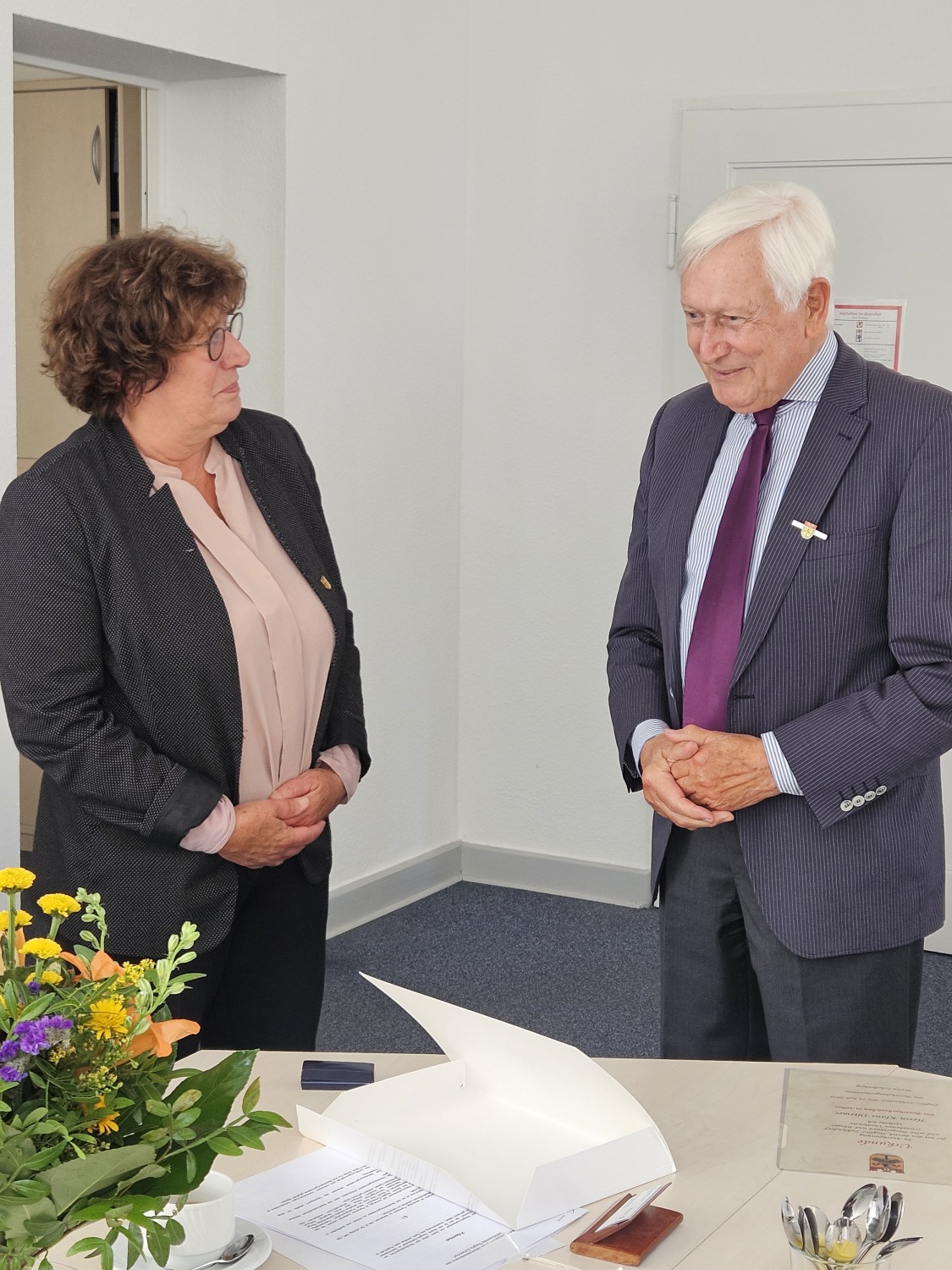 Bezirksbürgermeisterin Frau Schellenberg und Herr Dittmer