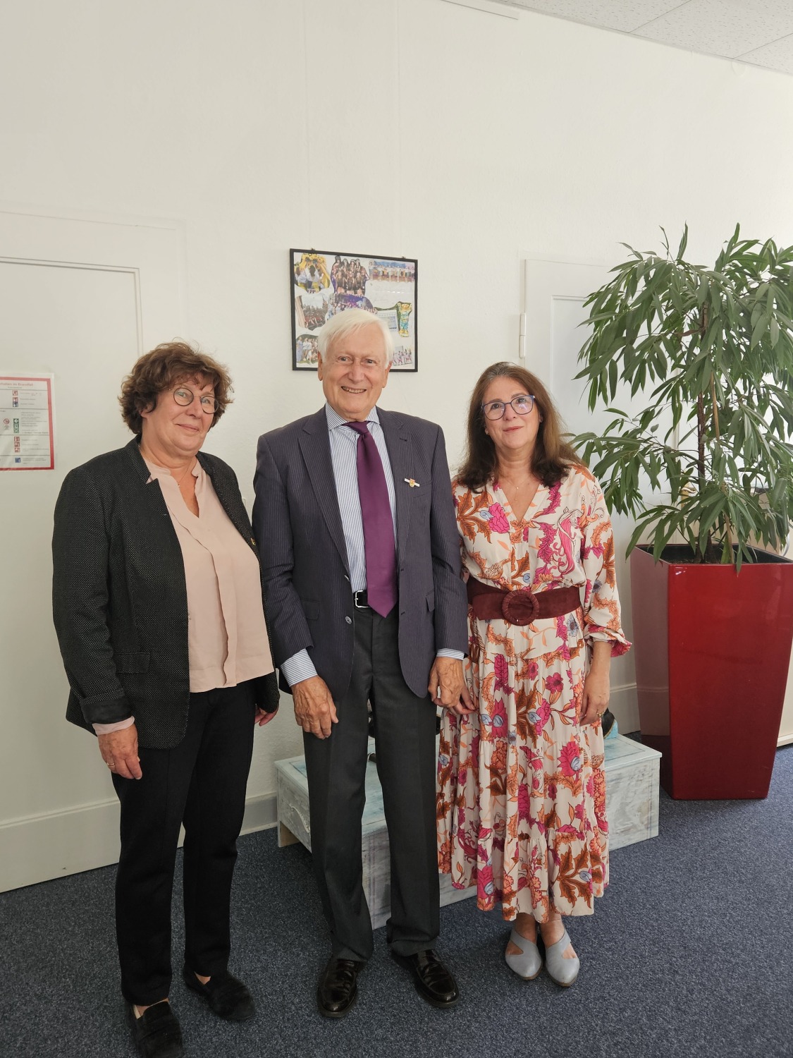 v.l.n.r.: Bezirksbürgermeisterin Frau Maren Schellenberg, Herr Klaus Dittmer und Frau Olga Pischel