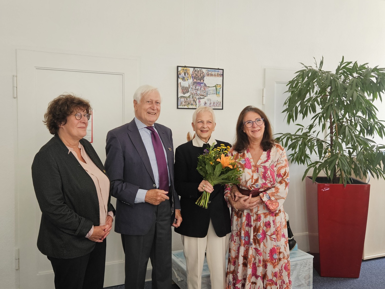 v.l.n.r.: Bezirksbürgermeisterin Frau Schellenberg, Herr Dittmer, seine Ehefrau Frau Hannelore Dittmer und Frau Olga Pischel