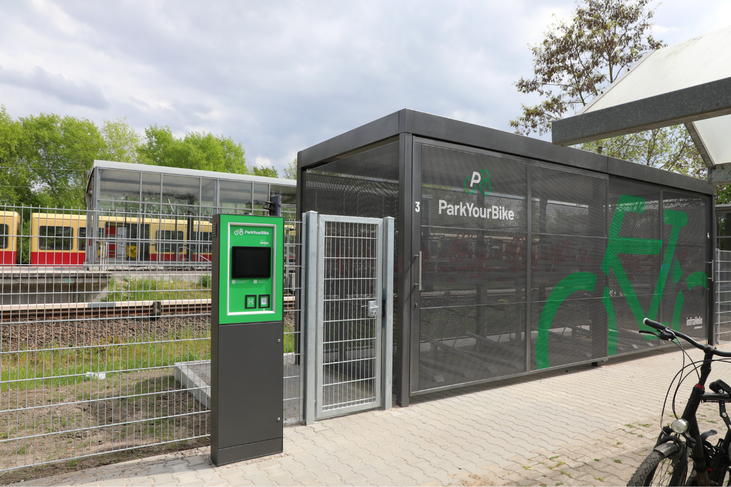 Gesicherte Fahrradstellplätze am S-Bahnhof Lichterfelde Süd