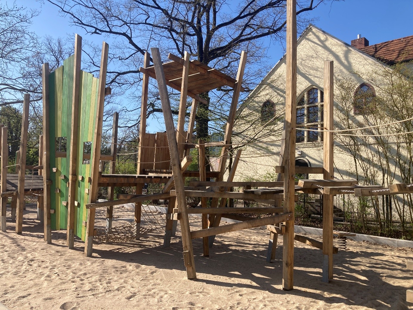 Ausschnitt Spielkombi im Sandspielbereich