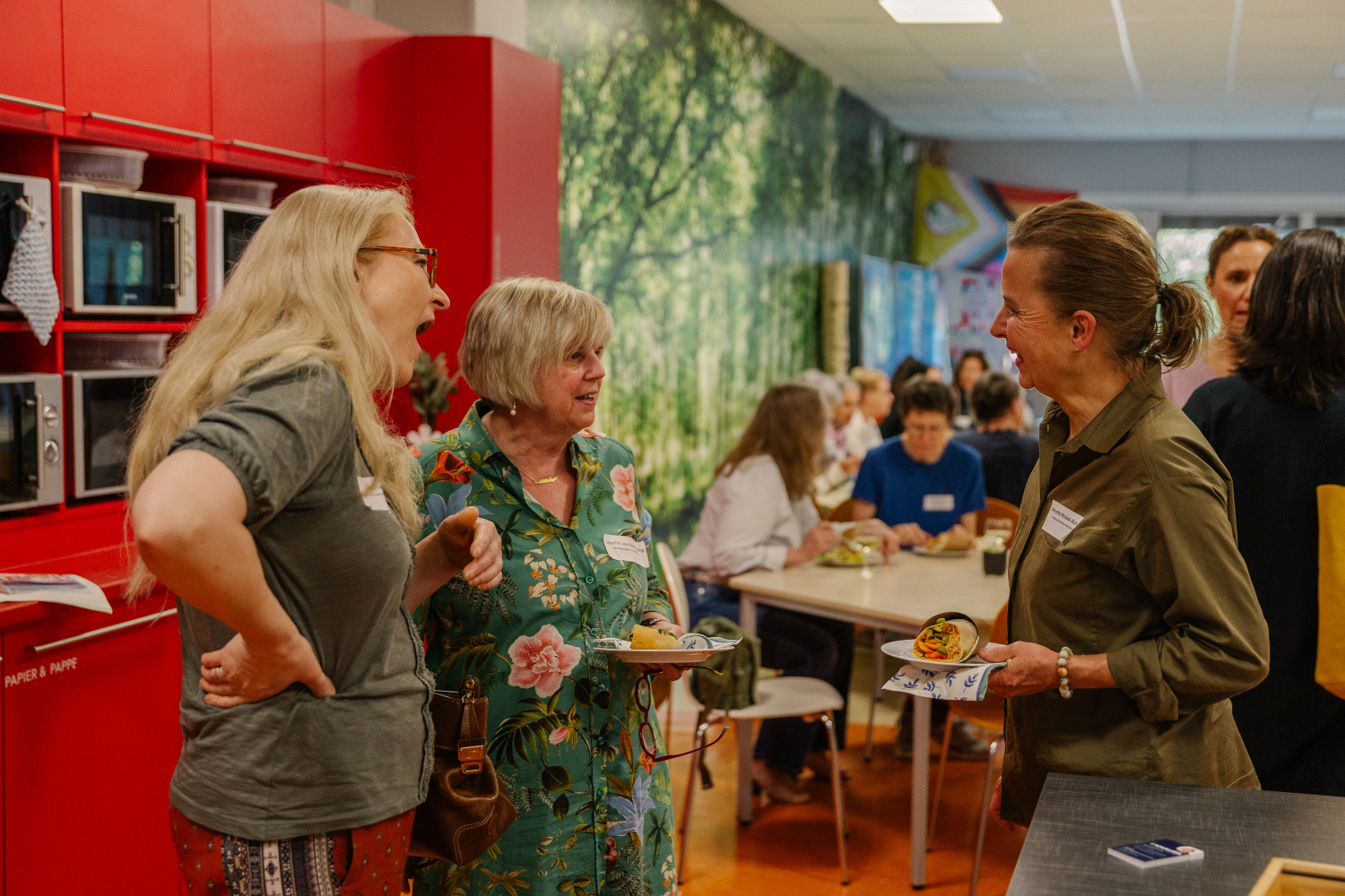 Unternehmerinnen beim Vernetzungstreffen des bezirklichen Unternehmerinnennetzwerks „Connecting Women“