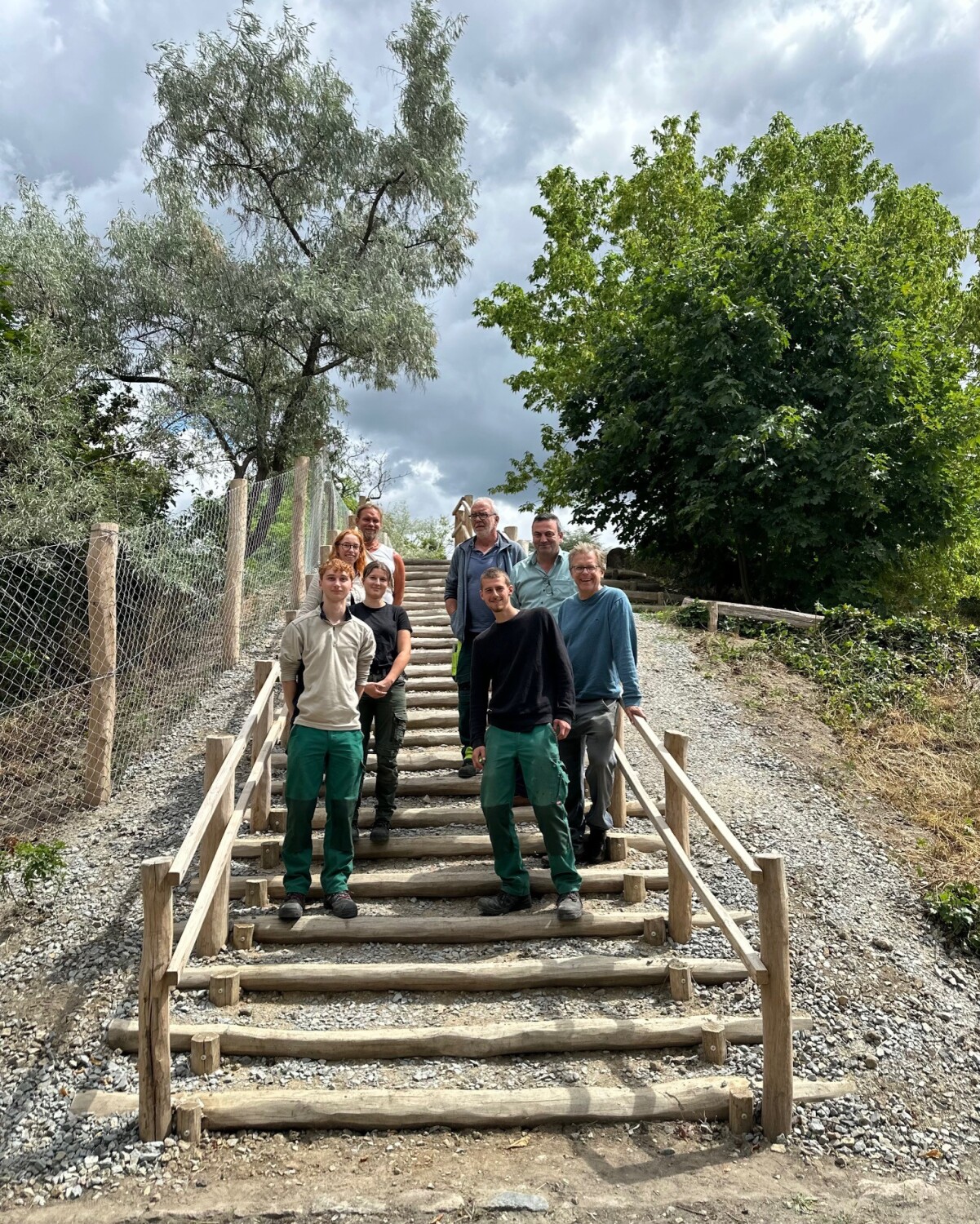 Das Team des Fachbereichs Grünflächen und der Bezirksstadtrat Herr Urban Aykal