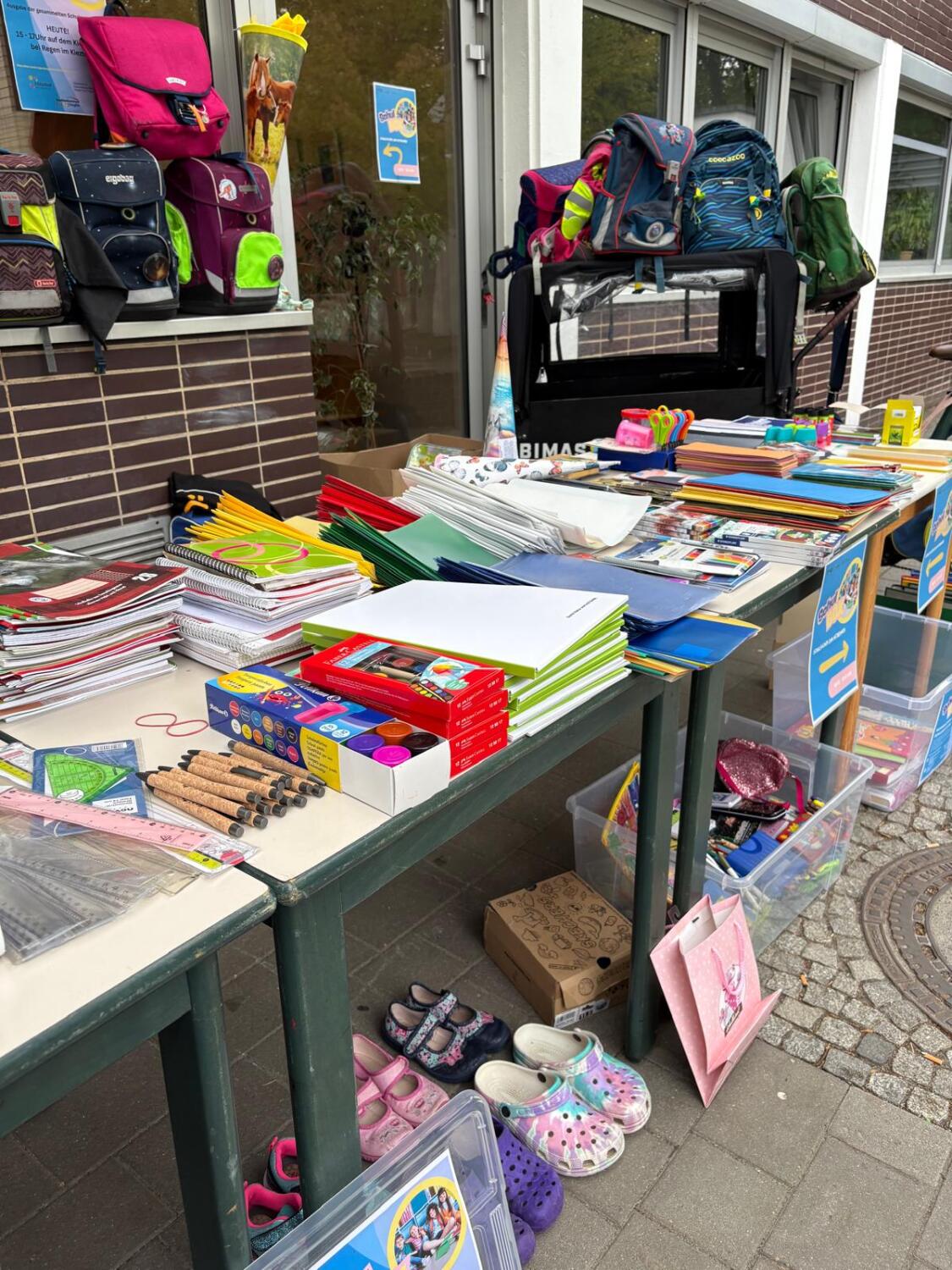 Schulboxsammelaktion in der Thermometersiedlung