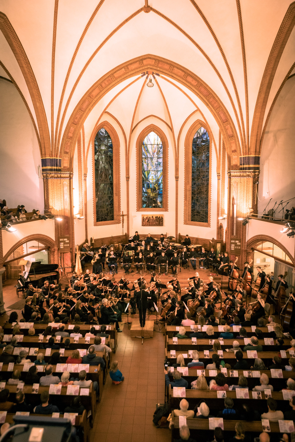In der Pauluskirche versammelten sich 400 Gäste, um das vielfältige Programm zu erleben