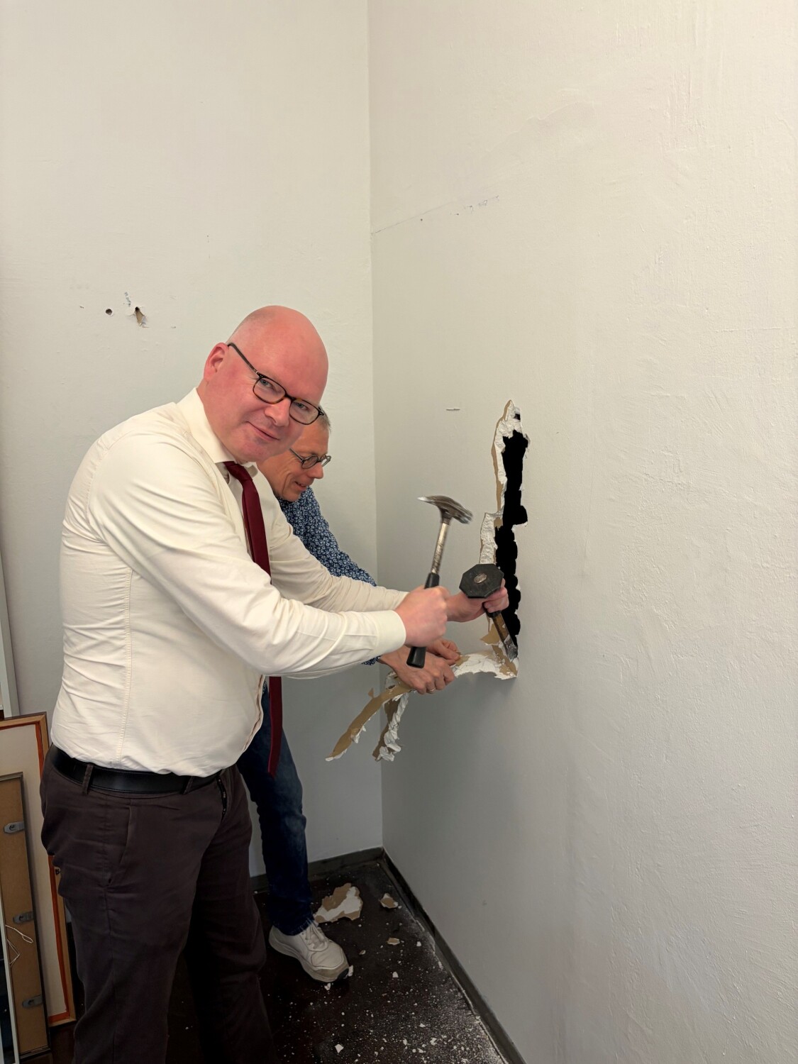 Bezirksstadtrat Herr Tim Richter beim offizielen Start der Umbauarbeiten im Bahnhofsgebäude