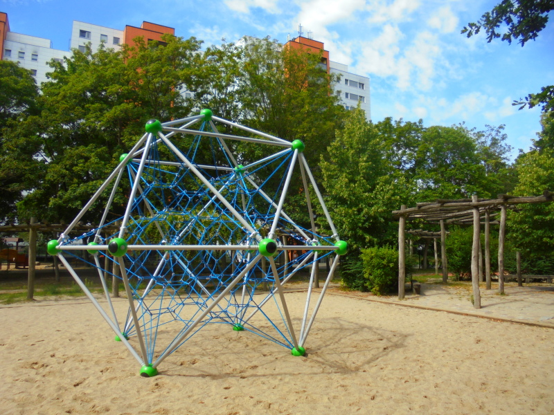 Neue Spielgeräte - Klettergerüst