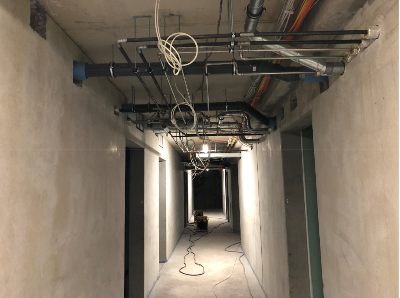 Typensporthalle Grundschule Stadtpark Steglitz - Flur HLS-Rohinstallation und Estrich - Stand: 08.01.2021