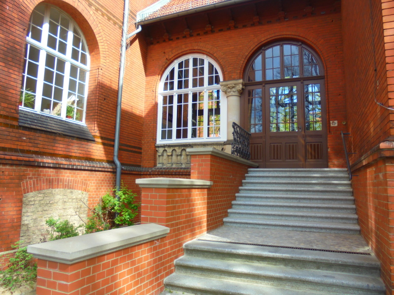 Lilienthal Gymnasium Sanierte Treppenanlage und Fenster