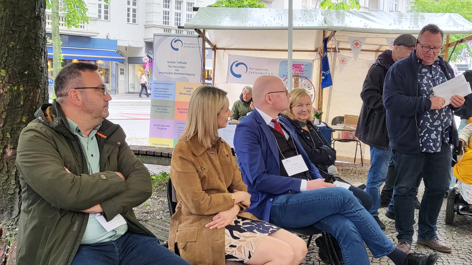 Politik-Talk Mitreden! Inklusion im Bezirk mit den Stadträtinnen/Stadträten: Aykal, Sijbrandij, Richter, Böhm sowie der Moderator Kersten vom Lwerk.