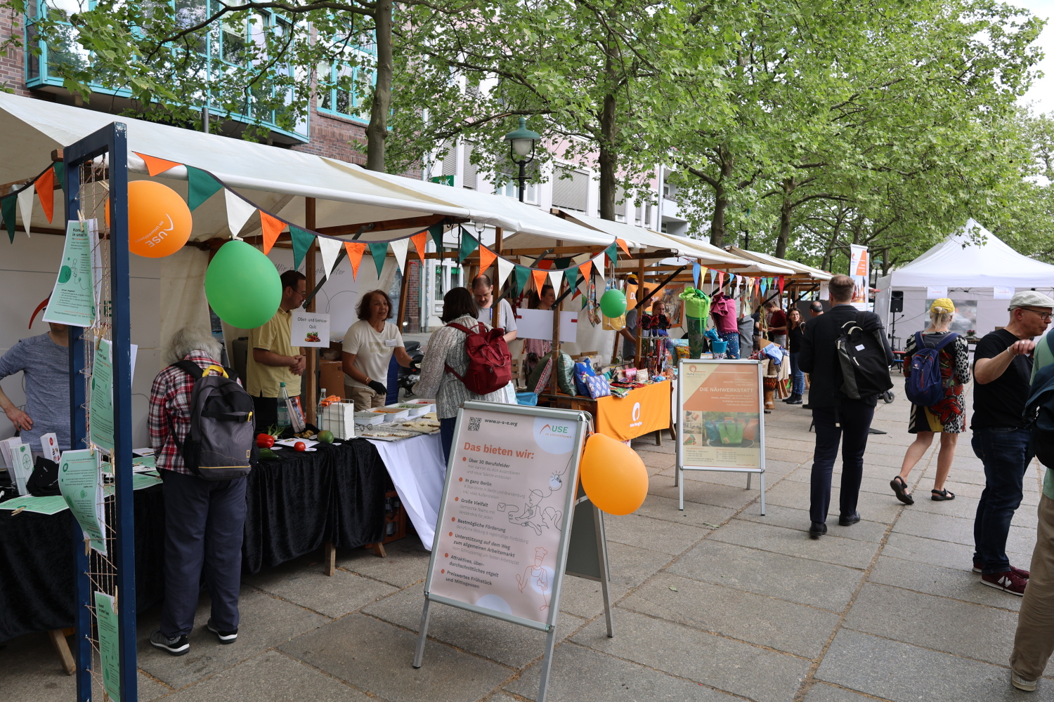 Blick auf den Stand des Unionhilfswerks