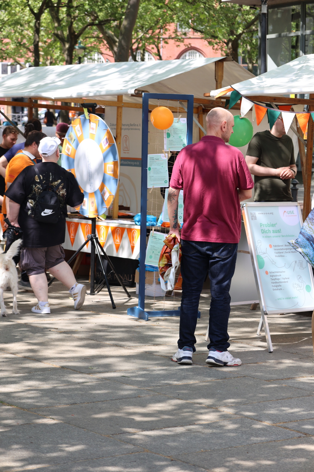Informations- und Mitmachstände zum Beispiel mit einem Glücksrad