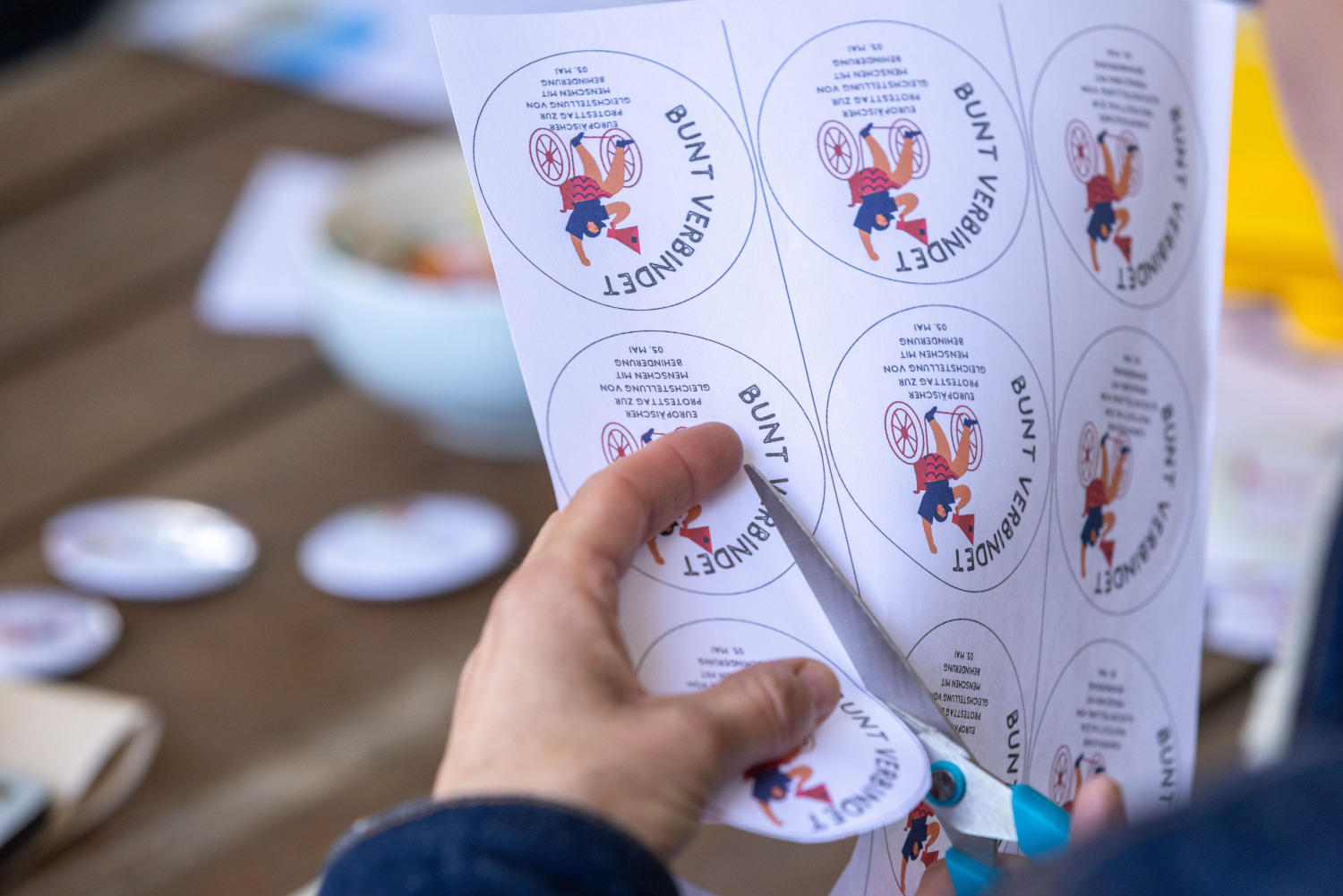 runde "Bunt Verbindet" - Buttons werden ausgeschnitten